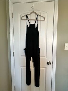 Casual Black Women's Strappy Jumpsuit with Side Pockets
